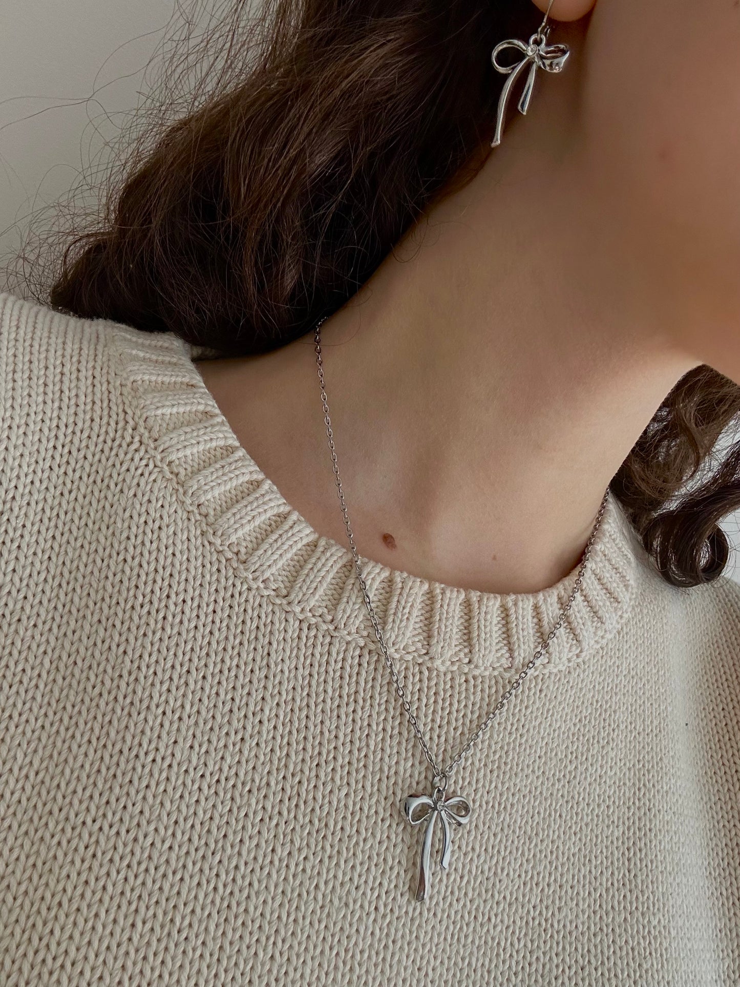 silver bow earrings