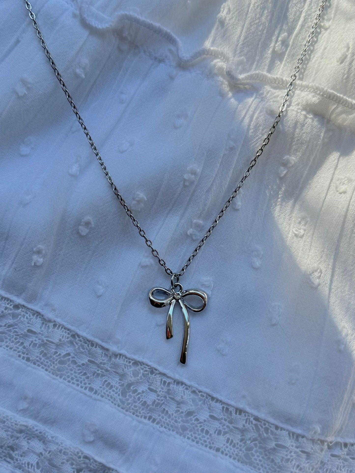 bow dainty chain necklace