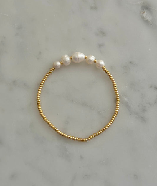 big freshwater pearl and gold bracelet