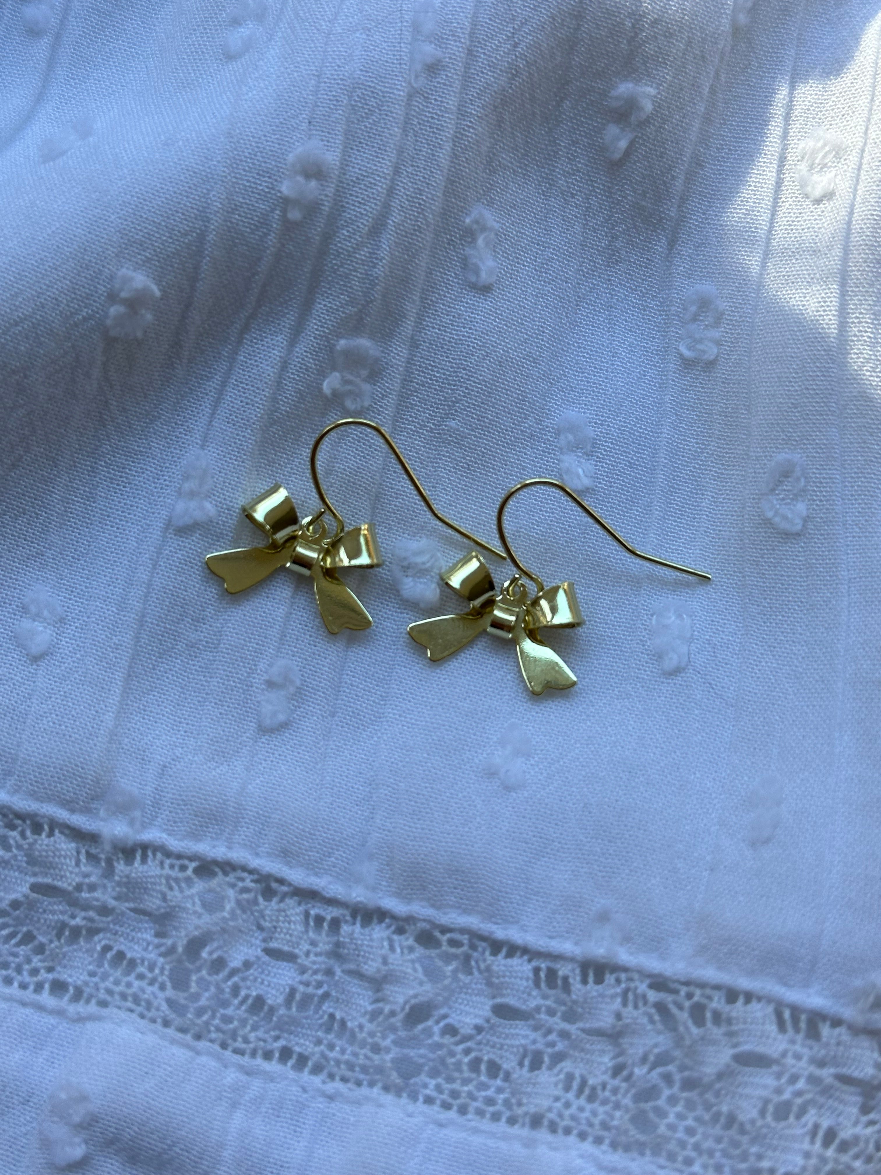 Amazon.com: Peony Porcelain Blue Quiet Bow Earrings Drop Stud Pierced Hook:  Clothing, Shoes & Jewelry